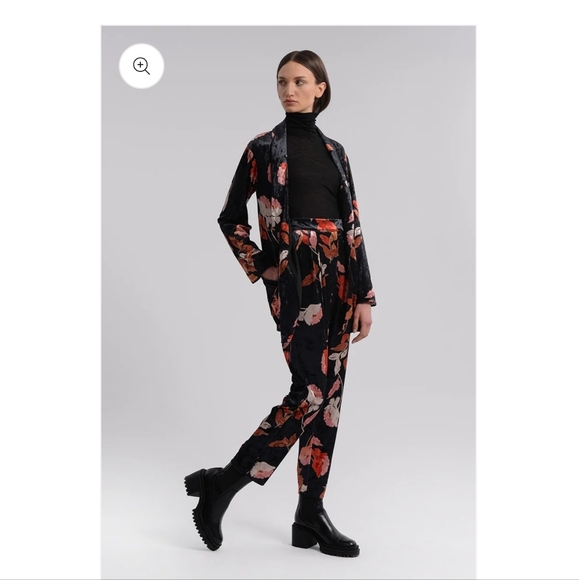 Beautiful Velvet Open Front Blazer - Picture 3 of 7